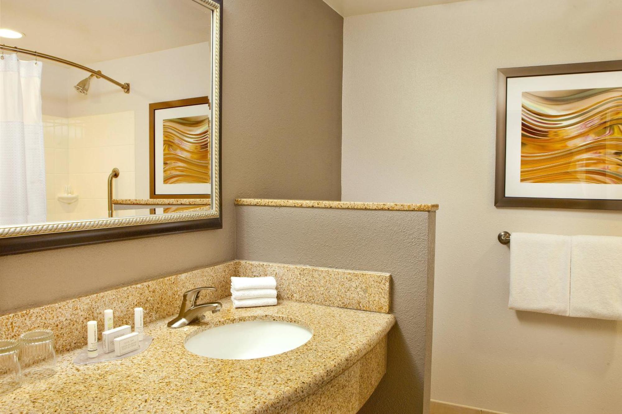 Courtyard By Marriott Hotel